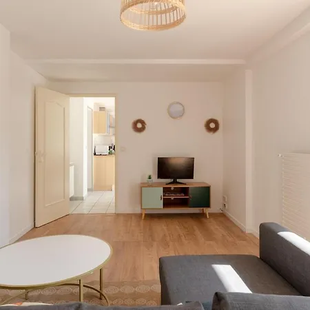 T2-Centre-Ville-Parking Apartment Pontchateau